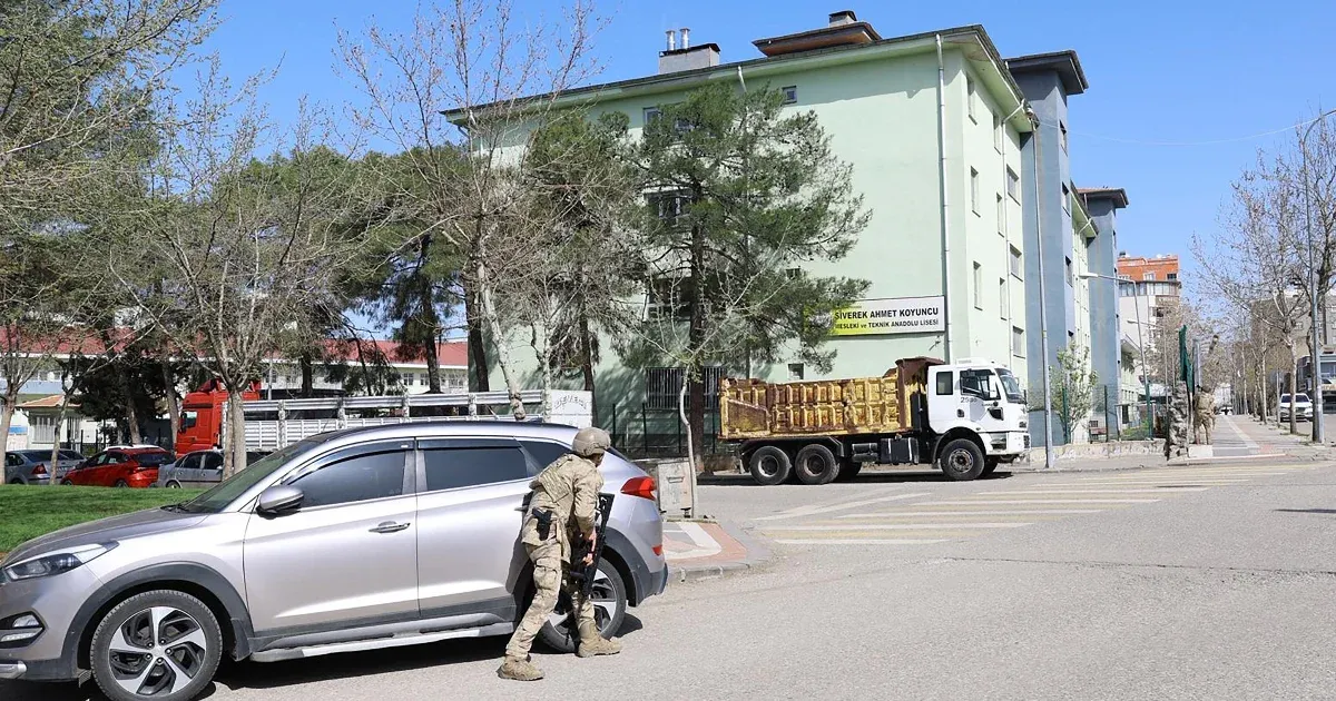 Lövöldözött egy volt diák egy törökországi iskolában, tizenhatan megsérültek