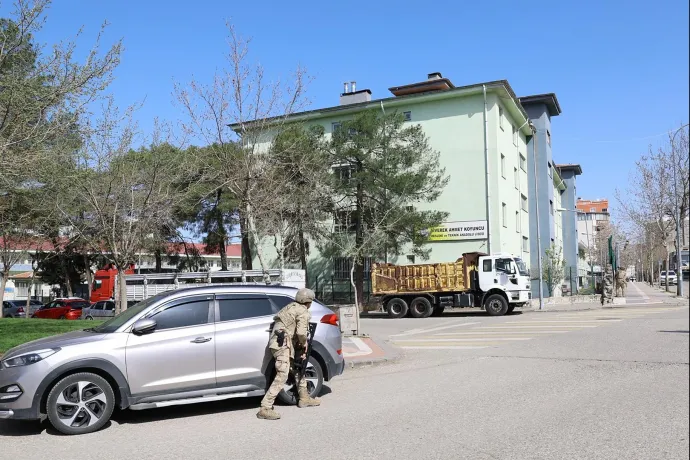 Lövöldözött egy volt diák egy törökországi iskolában, tizenhatan megsérültek