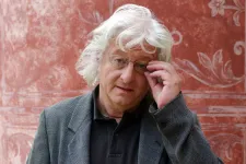 Esterházy Péter születésnapján két friss könyvvel idézhetjük fel, hogy neki a művészet volt a világnézete