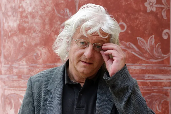 Esterházy Péter születésnapján két friss könyvvel idézhetjük fel, hogy neki a művészet volt a világnézete