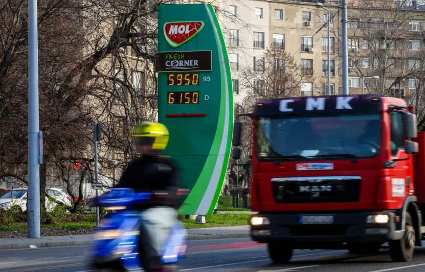 Recseg-ropog a védett üzemanyagár rendszere, és éppen a politikai átmenet időszakában kellene hozzányúlni