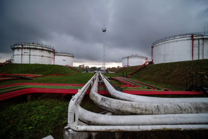 Kerozintárolók a Mol kecskeméti telepén, ahol az ország stratégiai kerozinkészletének mintegy 85 százalékát tárolják – Fotó: Balogh Zoltán / MTI