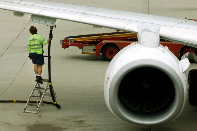 Az iráni háború miatt akadozik az üzemanyag-ellátás, a légitársaságok az EU beavatkozását sürgetik