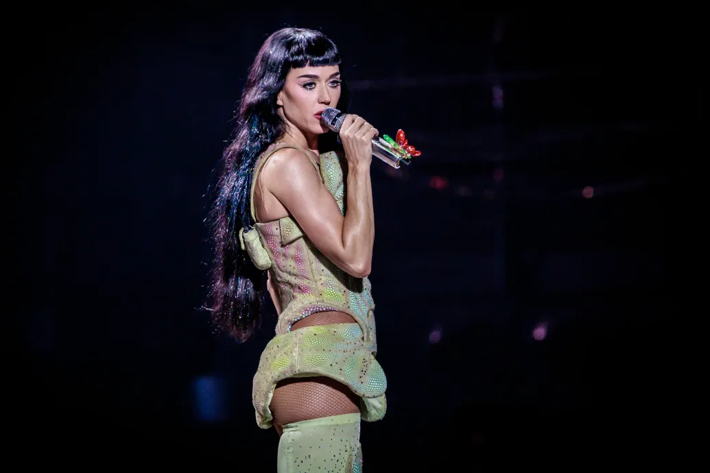 Katy Perry sajtósa szerint totális kamu, hogy az énekesnő húsz éve szexuálisan zaklatott egy ausztrál színésznőt