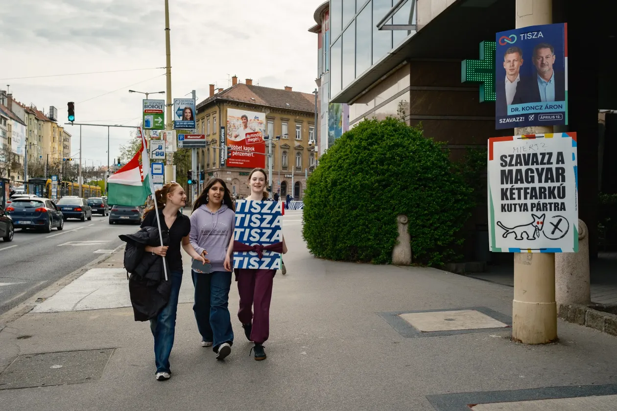 Jókedvű fiatalok a fővárosban – Fotók: Márkos Tamás
