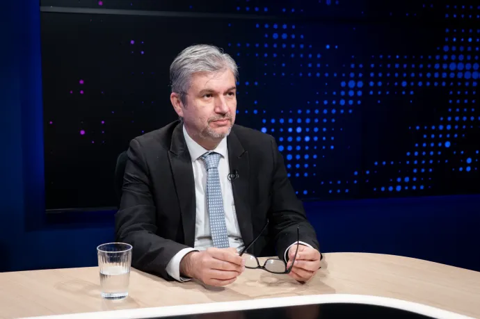 Hadházy a Telexnek: Nagyon könnyű lenne lecsukni Orbánt, Lázárt és Szijjártót, csak szándék kérdése