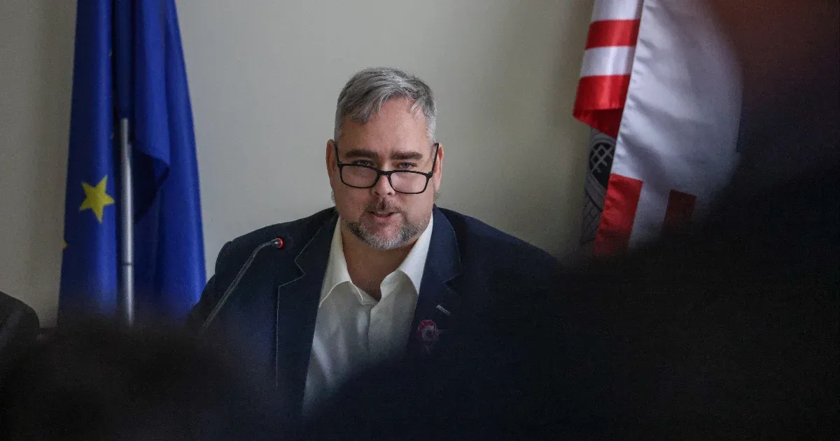 Kiss László kilép a DK-ból, óbudai polgármester.