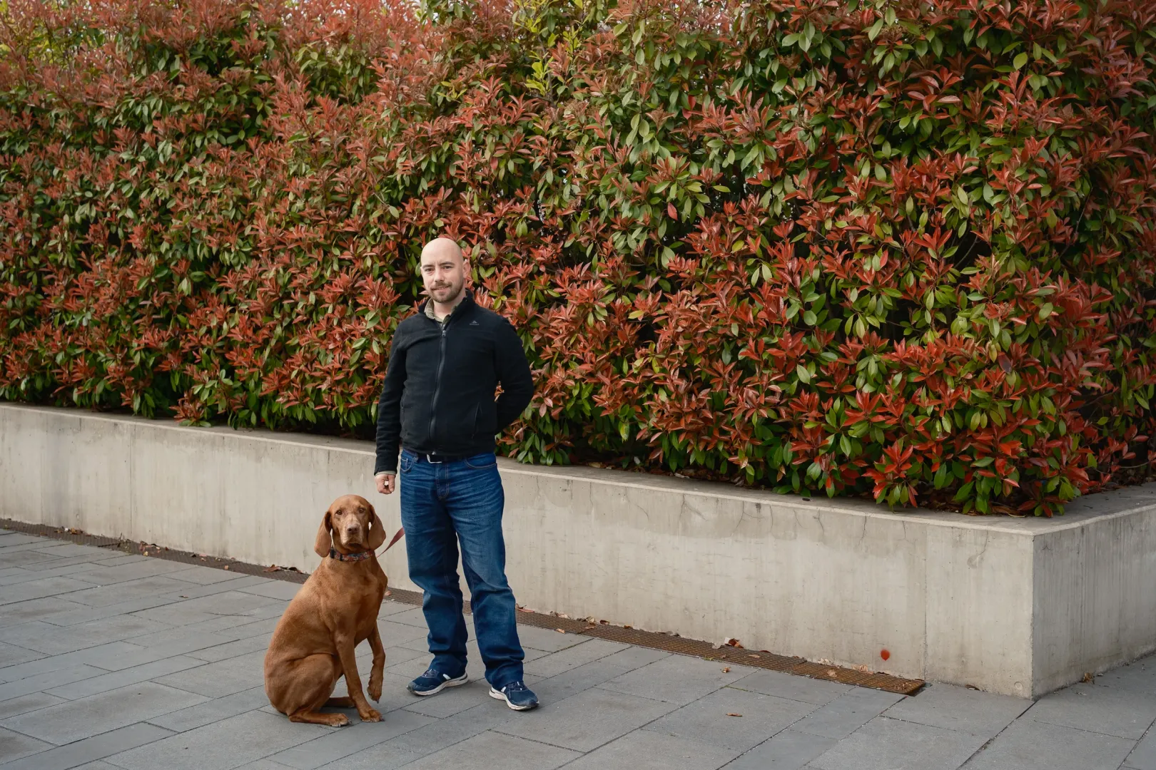 Marton Attila biológus, a SENS politikusa Budapesten a választás napján – Fotó: Márkos Tamás / Transtelex