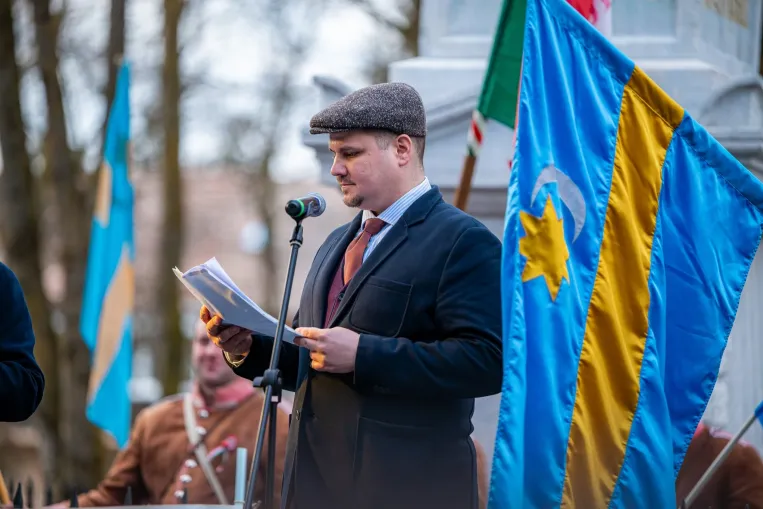 A mindenkori magyar kormánnyal működne együtt, nem a pártokkal – ez lett a veszte az SZNT külügyesének