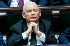 Jarosław Kaczyński szerint a Magyar Péterhez hasonló embereknek nem lenne szabad szerepelniük a világ közéletében