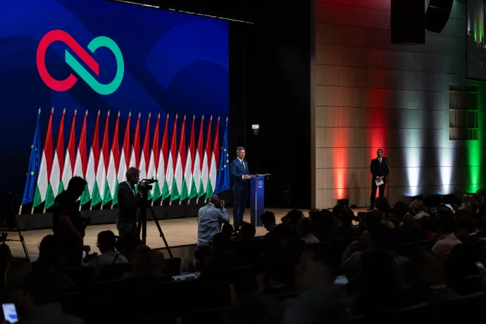 Magyar Péter, a Tisza Párt elnöke nemzetközi sajtótájékoztatót tart az országgyűlési választási győzelme után, a Hungexpón, 2026. április 13-án – Fotó: Bődey János / Telex