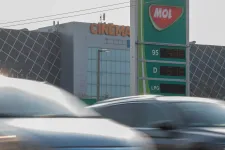 Elkezdték visszapótolni a mélypontra süllyedt olaj- és üzemanyag-készleteket