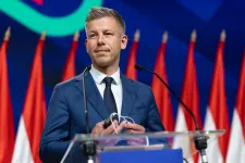 Magyar Péter telefonon egyeztetett a török elnökkel, aki meghívta Ankarába