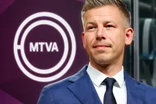 „Volt egy rendszerváltás, most már teljesen feleslegesen hazudoznak” – Magyar Péter élőben a Kossuth Rádióban