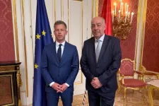 Magyar Péter közös képet posztolt Sulyok Tamással