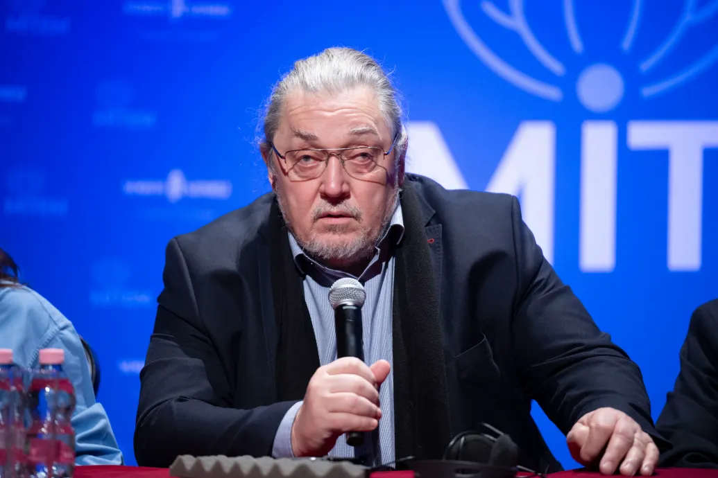 A választás után Vidnyánszky Attila rendkívüli társulati ülést hívott össze a Nemzeti Színházban