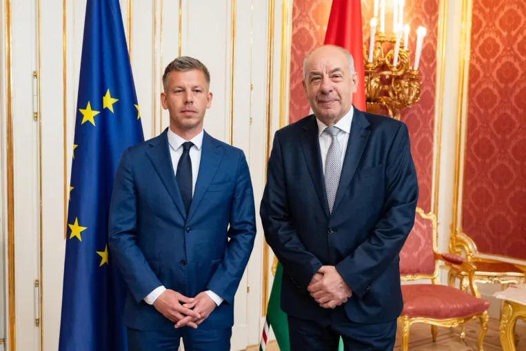 Ha nem mond le, eltávolítják Sulyok Tamást – Magyar Péter a köztársasági elnöknél