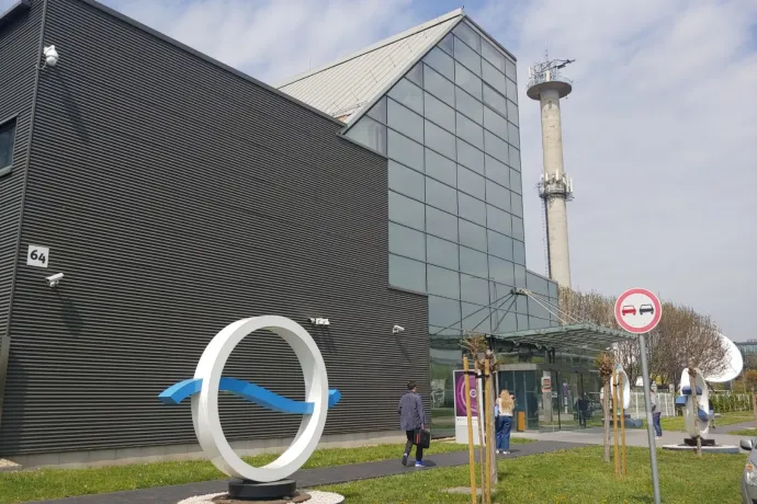 A közmédia csatornaigazgatója a dolgozóknak: Aki nem tudja magában tartani az eredményekkel kapcsolatos érzéseit, erre a hónapra szabadságra mehet