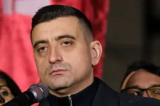 Veszített a népszerűségéből az AUR, enyhén erősödtek a koalíciós pártok