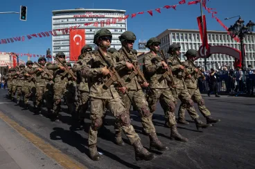 A török hadsereg sokáig képes bizonyítékot kért a sorozáson a melegektől, hogy tényleg melegek