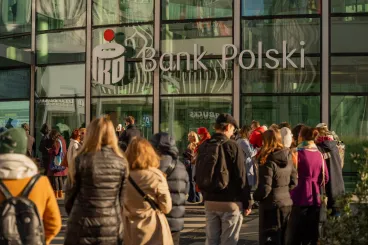 A lengyel cégeket követve érkezhet meg a piacvezető bank Magyarországra