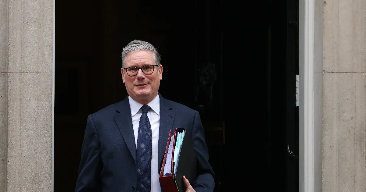 Nem fog engedni a háborús nyomásnak, mondta Starmer, miután Trump belengette, bármikor meg lehet változtatni a vámmegállapodást