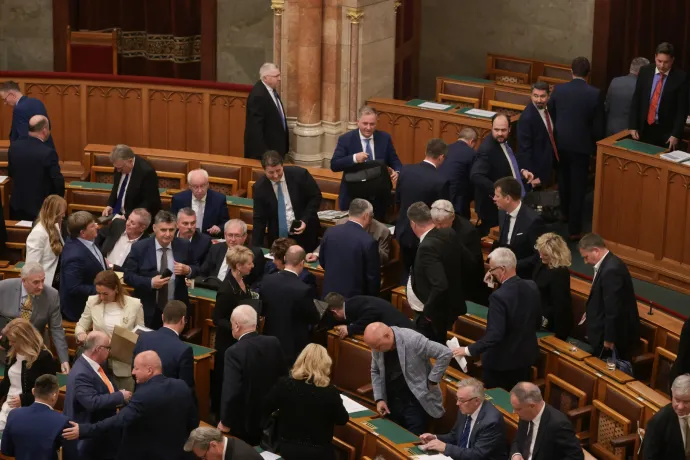 Több távozó parlamenti képviselő is 12 millió forintos búcsúpénzt kap