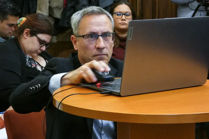 K. Tamás I. rendű vádlott a tárgyalás közben – Fotó: Laczó Balázs / Telex