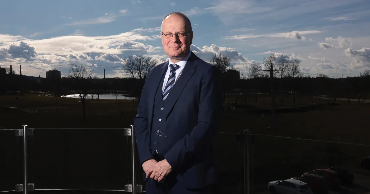 Navracsics távozik a közéletből, a Facebook-oldalát is törölte