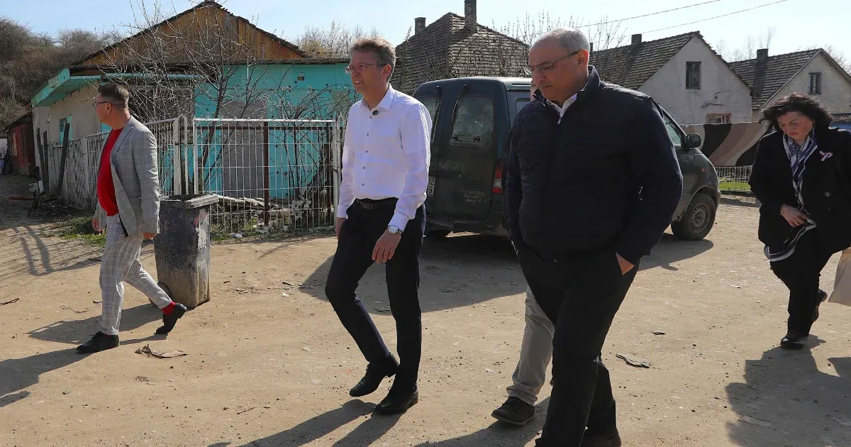 444: A választás előtt tízmilliós támogatásokat kapott az egyesület, amelyik Penny-kártyákat osztogatott a Fideszre szavazóknak Kerepesen