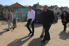 444: A választás előtt tízmilliós támogatásokat kapott az egyesület, amelyik Penny-kártyákat osztogatott a Fideszre szavazóknak Kerepesen