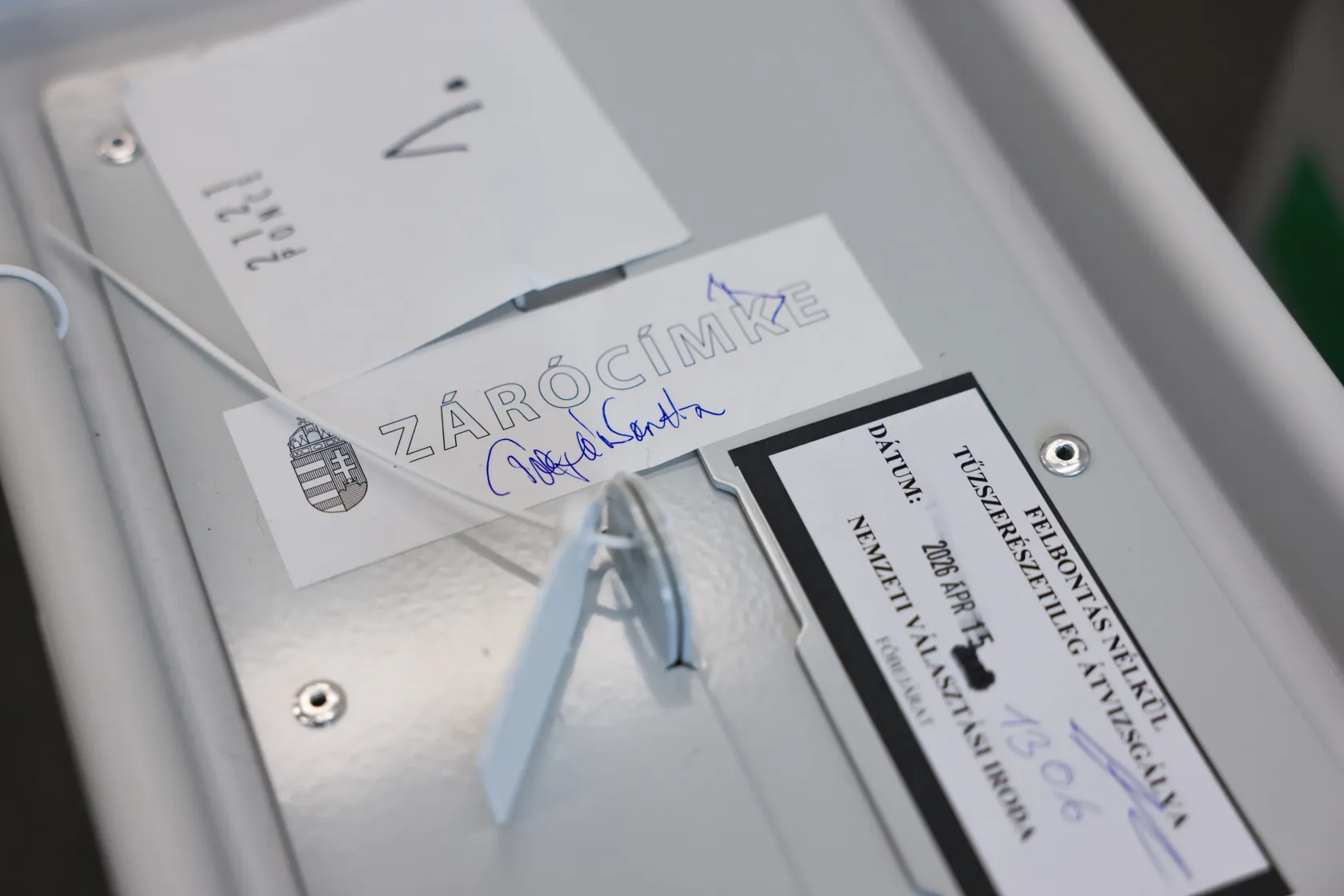 Korábban felbontás nélkül vizsgálták át az urnákat