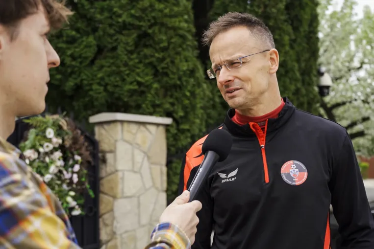 Szijjártó: Mindenképpen a másik oldalnak fogok interjút adni