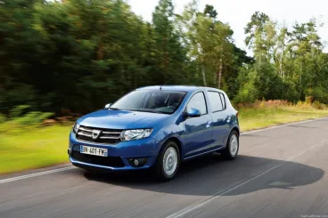Praktikus, használtan 2 millió forint körül elérhető, de jár némi kockázat a Dacia Sanderóval
