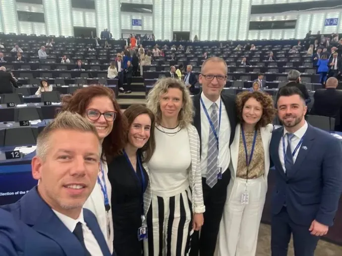 A Tisza Párt EP-frakciója 2024-ben – Fotó: Magyar Péter / Facebook