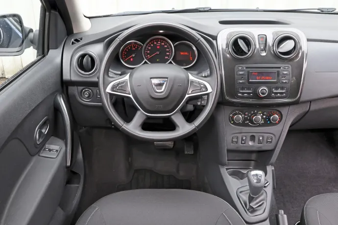 Más alkatrészek is ismerősek lehetnek korabeli Renault modellekből – Fotó: Sven Krieger / AutóMAGAZIN