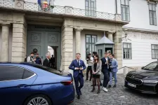 Egy fideszes képviselőnek halálhírét keltették, Iványi Gábor elfogadná, ha felkérnék köztársasági elnöknek