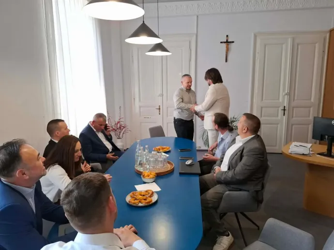 Székelyudvarhely RMDSZ-es polgármestere fogadja a tiszás egyesületi tagokat – Fotó: Kátai István Facebook