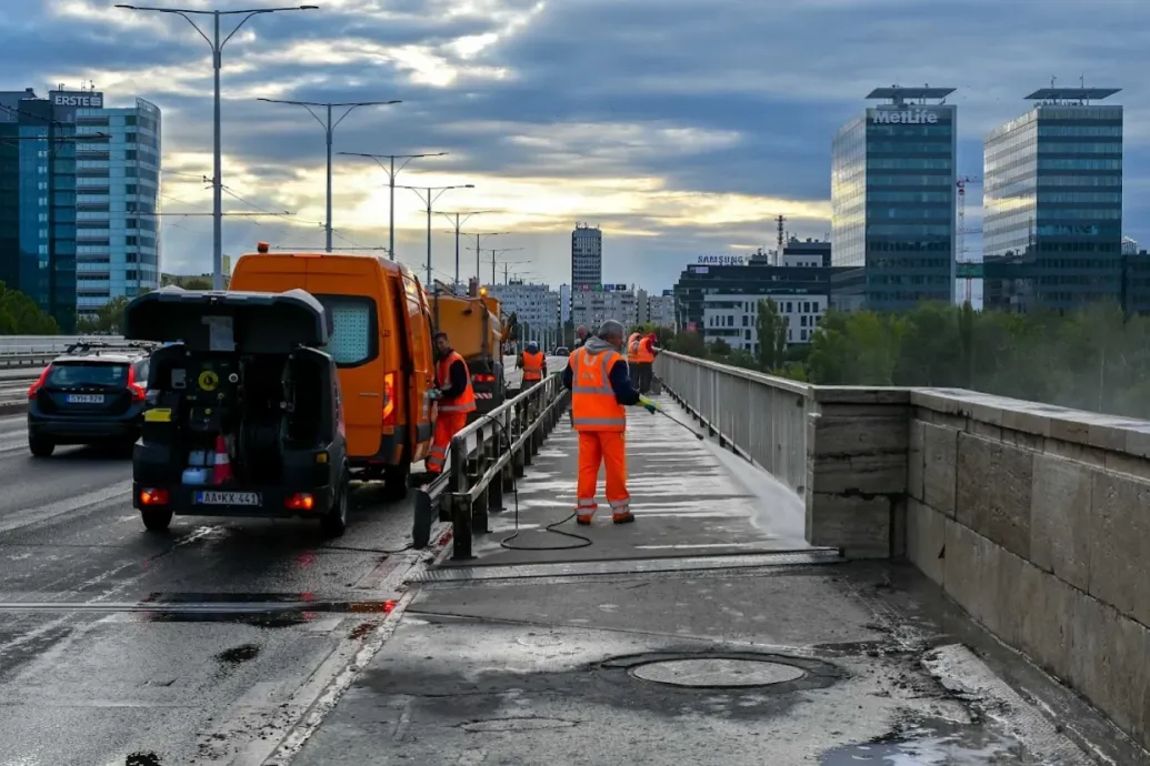 Lemossák az Árpád hidat