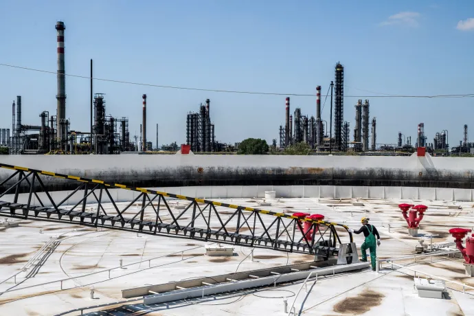 A Tisza Párt alatt is folytatódik a védett ár egyre vészjóslóbb rendszere