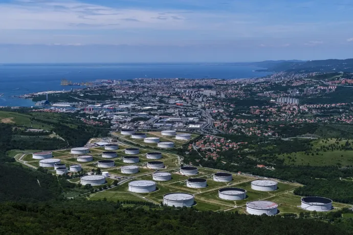 Olajtárolók a trieszti kikötőben – Fotó: Frank Bienewald / LightRocket / Getty Images