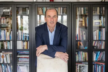 A Times Hegedűs Zsolt leendő egészségügyi miniszter győzelmi táncáról és terveiről közölt cikket