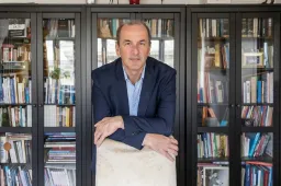 A Times Hegedűs Zsolt leendő egészségügyi miniszter győzelmi táncáról és terveiről közölt cikket