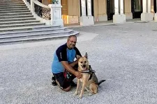 Etelka a fényszóró bajuszkapcsolóját is eltörte, hogy kijusson az autóból az allergiás rohammal küzdő gazdájához