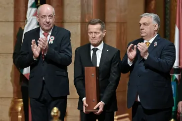 A belpolitikai helyzetre hivatkozva hátrált ki a Nobel-díjas Krausz Ferenc-féle, közpénzzel kitömött alapítvány egy sikeres tehetséggondozó program mögül