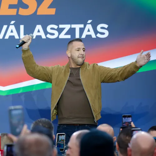 Kormányváltás ide vagy oda, bemutatják a Curtisről szóló dokumentumfilmet