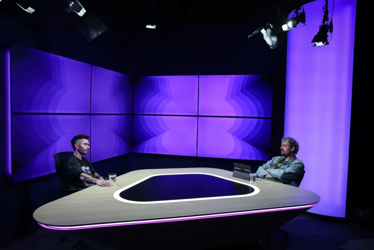 Önként rendőröknek átadott kábítószer, elviselhetetlen propaganda és szétcringelt Jaber – erős részletek a ByeAlex-interjúból