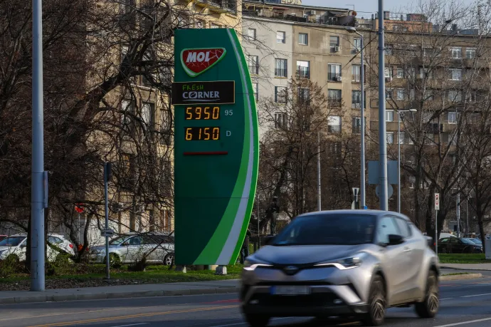 Gulyás Gergely bejelentette, hogy a leköszönő kormány döntött a védett üzemanyagár fenntartásáról