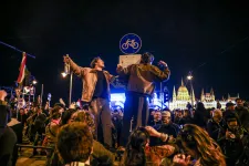 21 Kutatóközpont: Többségbe kerültek azok, akik abban bíztak, hogy lehet jobb, mint azok, akik attól féltek, hogy lehet rosszabb