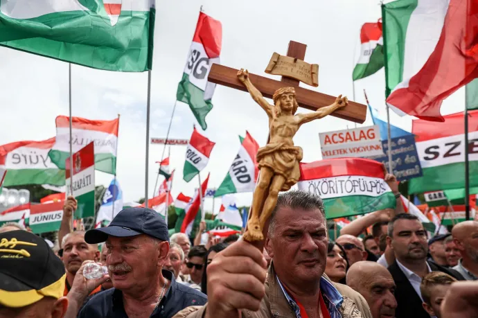 „Nagy alkalom a rendszerváltás az egyháznak, sok mindent áldoztunk már fel a politika oltárán”